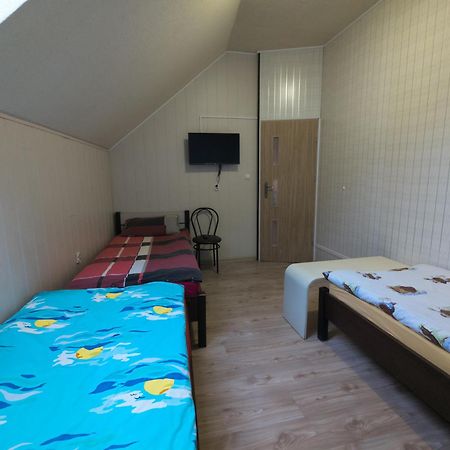 Pokoje Goscinne "U Karola" Pracownicze Ścinawa エクステリア 写真