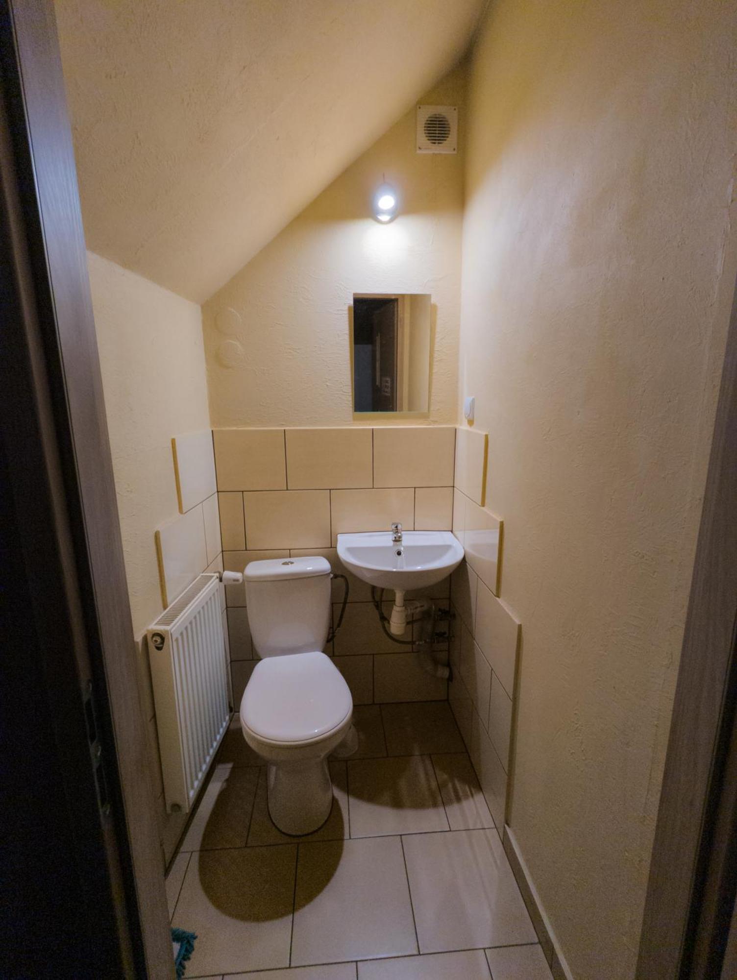 Pokoje Goscinne "U Karola" Pracownicze Ścinawa エクステリア 写真