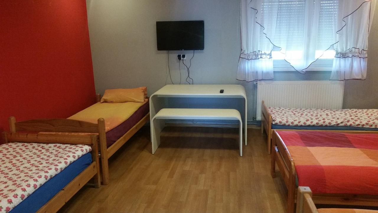 Pokoje Goscinne "U Karola" Pracownicze Ścinawa エクステリア 写真
